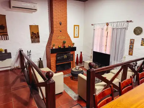 Casa en Venta con 2 cocheras