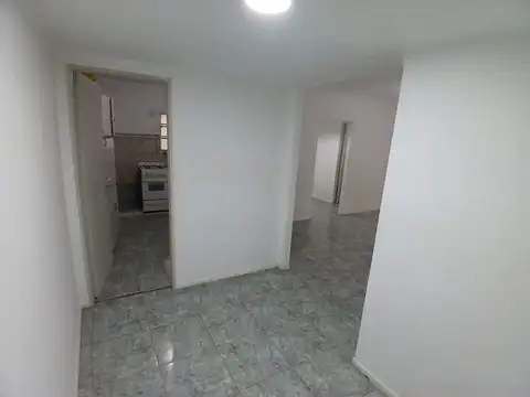 Alquiler. Amplio departamento 2 ambientes. Villa Devoto