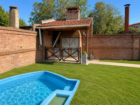 VENTA CASA 3 AMB COCHERA Y PILETA EN V. DE MAYO