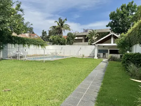 ESTUPENDA CASA APTA EMBAJADAS  CON TODAS LAS COMODIDADES Y GRAN PARQUE EN MARTINEZ