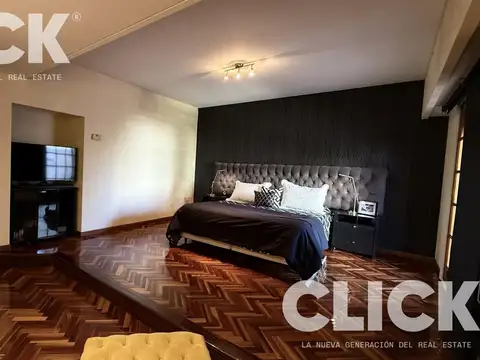 Casa 8 ambientes con 3 baños