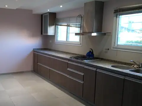 Casa 5 ambientes con 3 baños