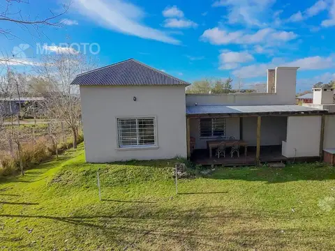 Casa 4 ambientes con 2 baños