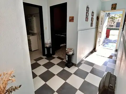 Casa 6 ambientes con 2 baños