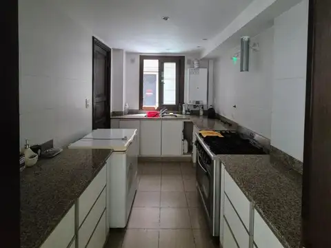 Salón/local comercial en Dean Funes al 300