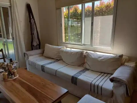 Casa 6 ambientes con 5 baños
