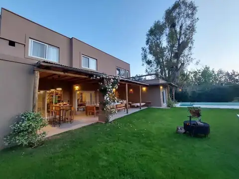 Casa  en Venta en La Comarca, General Pacheco, Tigre