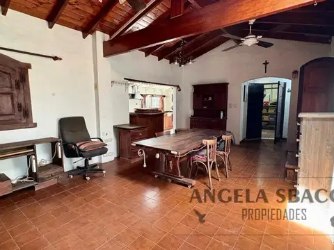 Casa en Alquiler con 1 cochera