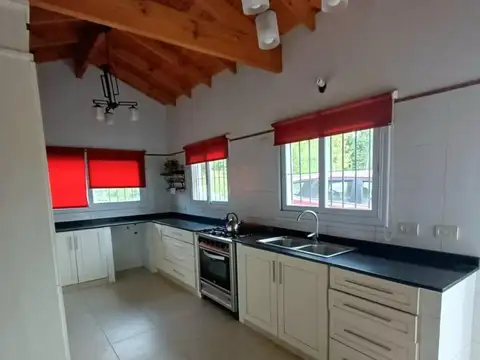 Casa 4 ambientes con 3 baños