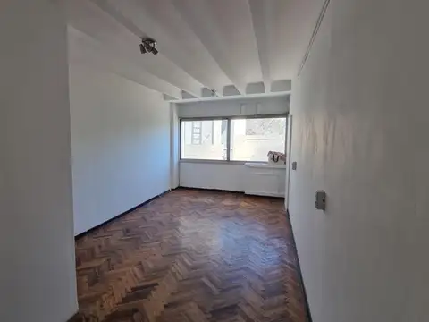 Oficina 4 ambientes con 1 baño