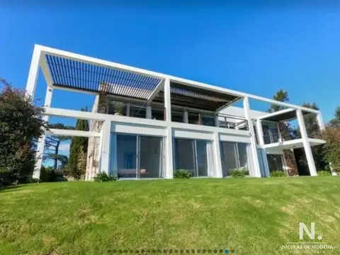 Casa 5 ambientes con 3 baños