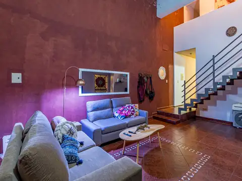 VENTA - Casa 3 dormitorios con patio y cochera pasante en barrio Pichincha, Rosario.