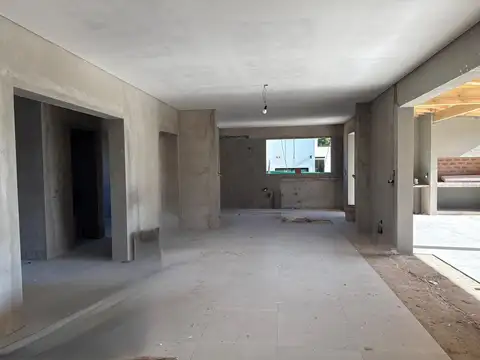 Casa 4 ambientes con 3 baños