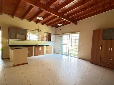 Casa 5 ambientes con 1 baño