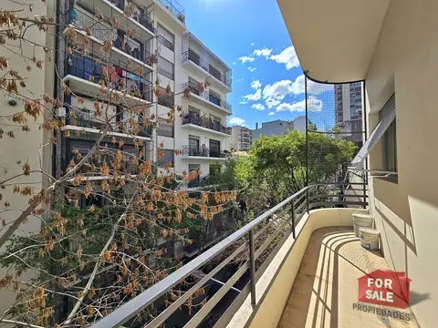 Semipiso de 3 Ambientes Al Frente con Balcón y Dependencia – Excelente Ubicación