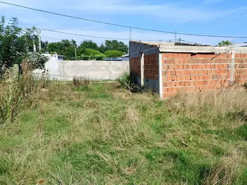 Venta de terreno con construcción en Empalme Olmos