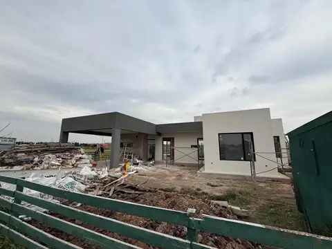 Casa en Venta con 4 cocheras