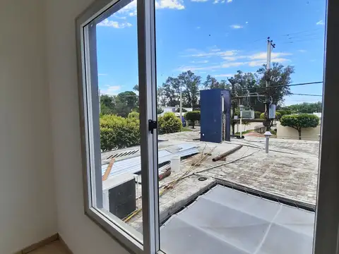 ALQUILER-DEPTO 2 DORM-PLANTA ALTA-CALLE 3 COL CAROYA