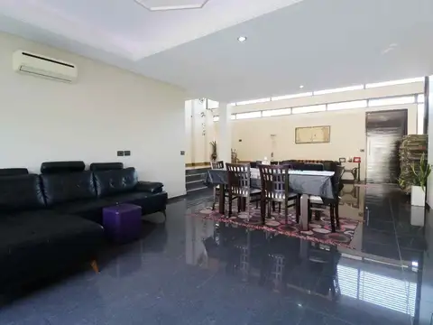 Casa en Venta en Lomas De Zamora, USD 390.000