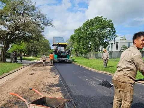 Av. Sarmiento MZ 1 L 9 2600