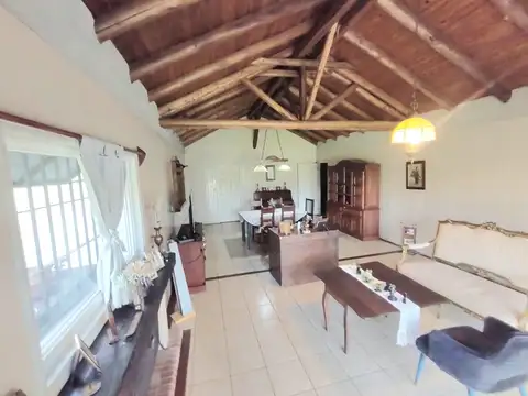 Casa en Alquiler con 2 cocheras