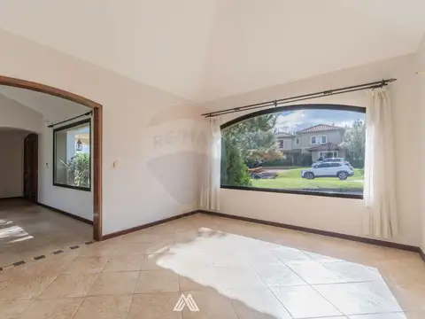 Casa 6 ambientes con 2 baños