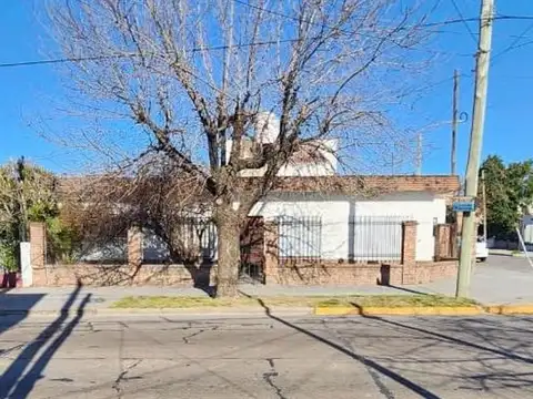 CASA EN VENTA- MONTE GRANDE - 7 AMBIENTES