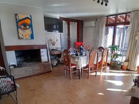 Casa en Venta con 3 cocheras