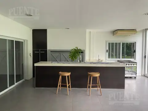 Casa 6 ambientes con 3 baños