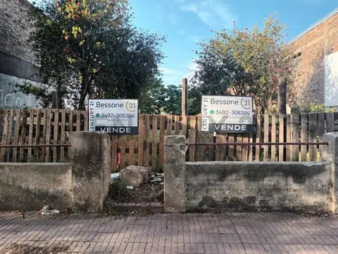 Terreno de 1.490 m² – Ideal para desarrollo de canchas de pádel o emprendimiento recreativo.