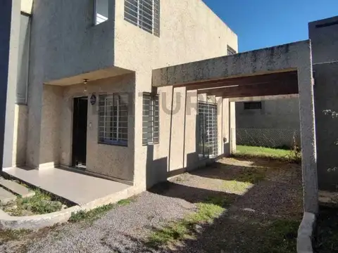VENTA - Duplex en Villa Allende - 2 Dorm. - Cochera (housing)