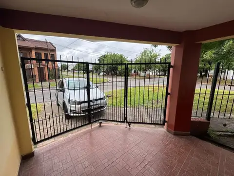 Casa 6 ambientes con 3 baños