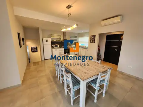 Casa 4 ambientes con 2 baños