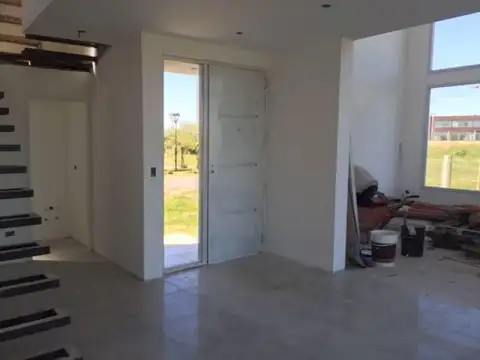 Casa en Venta en El Cantón - Barrio Puerto, USD 240.000