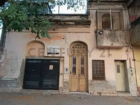CASA A RECICLAR CON COCHERA