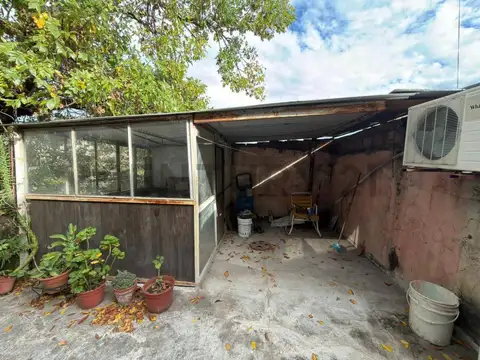 Casa 7 ambientes con 2 baños