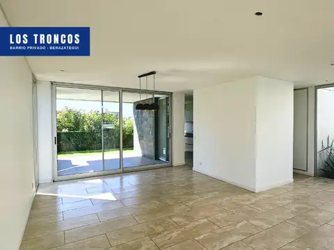 Casa 4 ambientes Venta Los Troncos