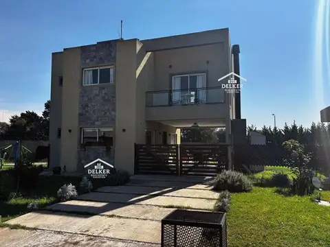 VENTA CASA 4 AMBIENTES PISCINA FULL AMENITIES BARRIO LAGUNA AZUL