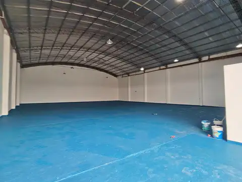 Alquiler anual de amplio galpon de 600mts2 en Mar de Ajo.