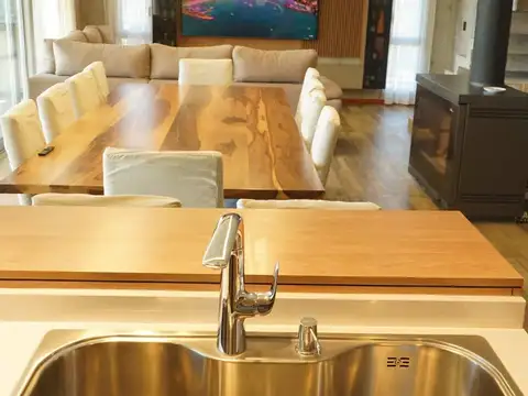 Casa en Venta con 6 cocheras