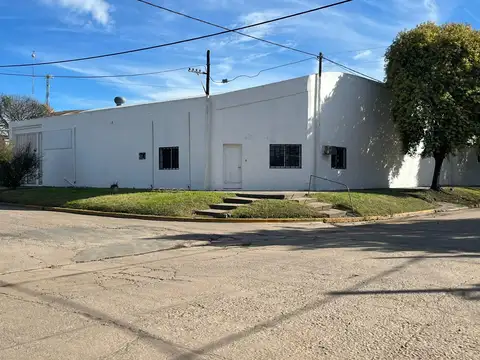 Gral lopez y Jujuy galpón en venta Maciel
