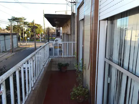Depto Tipo Casa 3 ambientes con 2 baños