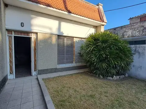 CASA EN B° CANDIOTI NORTE CON GRAN TERRENO