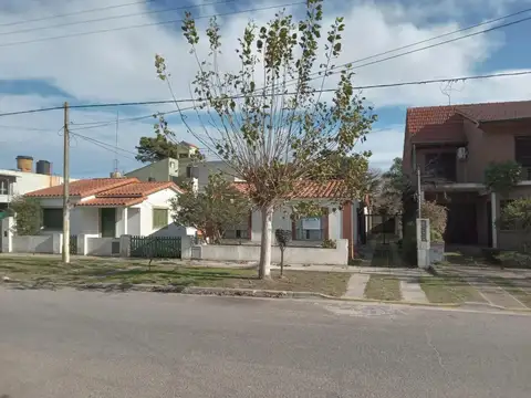 Casa en venta - 2 Dormitorios 1 Baño - 60Mts2 - Santa Teresita