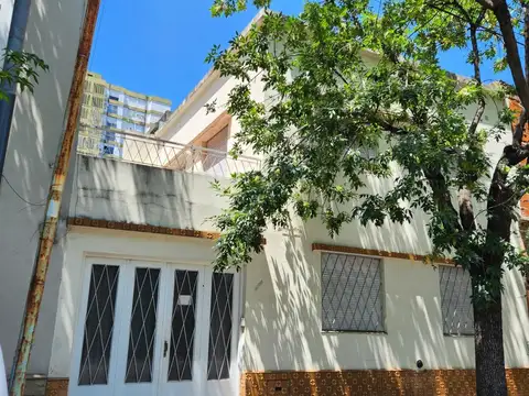 CASA sobre lote propio con cochera