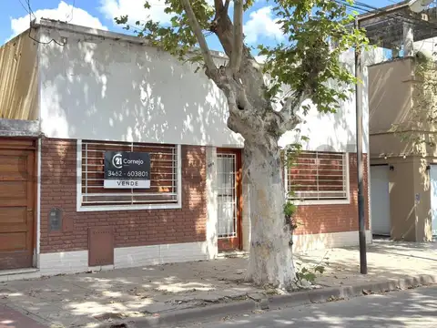 Casa 3 Dormitorios con Patio a Pasos de Calle Belgrano - VENADO TUERTO