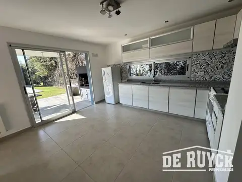 Casa en Venta en Berazategui, USD 330.000