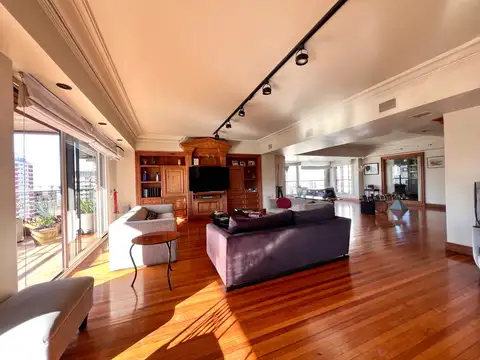 Departamento en Venta con 3 cocheras