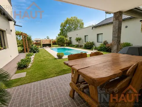 Venta Casa tres dormitorios en barrio privado Los Patricios II