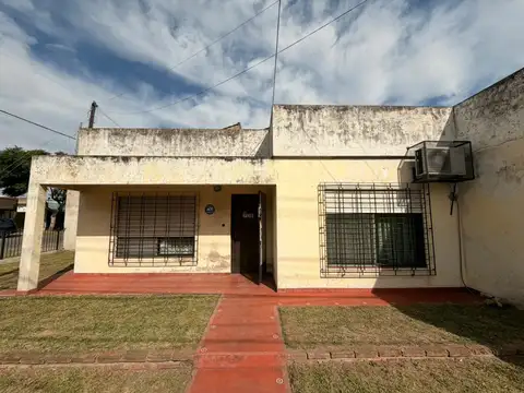 Casa En Esquina En Venta Ubicada En Villa La Florida, Quilmes